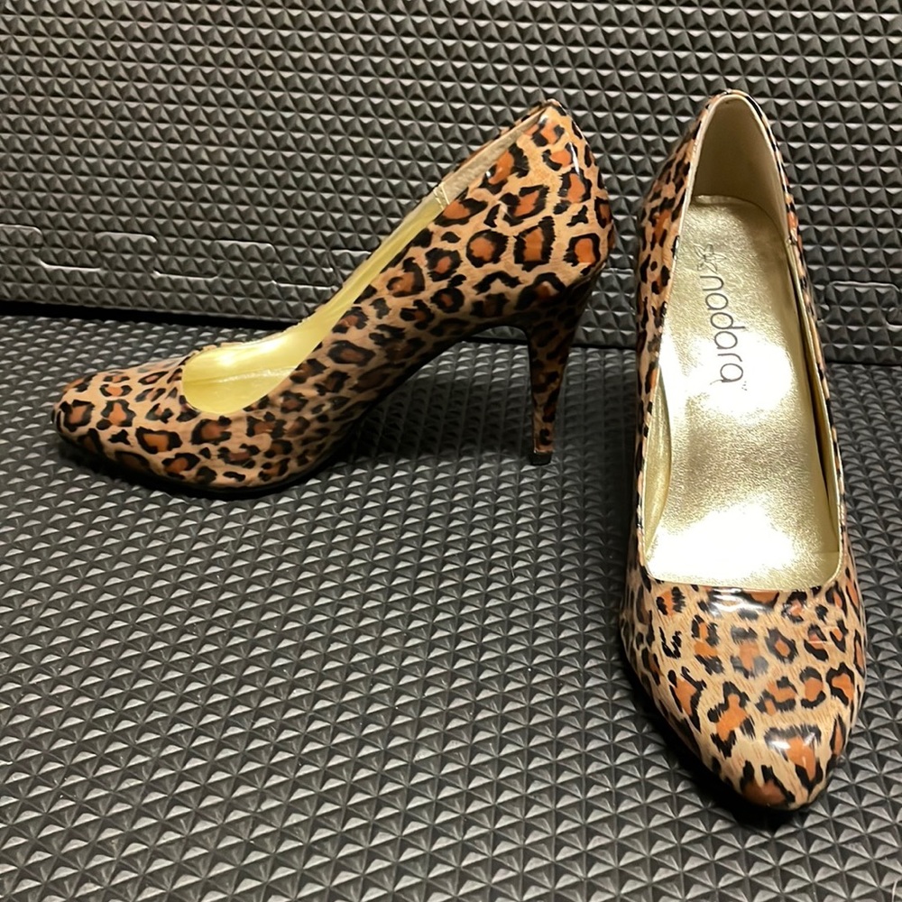 Leopard patent leather heels
